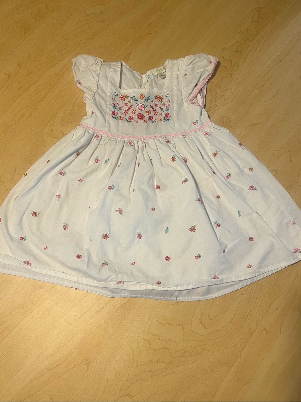 Cynthia Rowley White Dress with Pink & Multicolor Embroidery Girls 4T